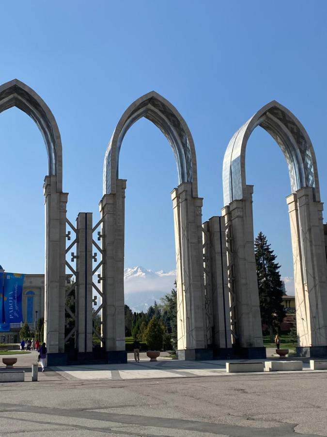 Студия Эрмитаж Атакент Almati Kültér fotó